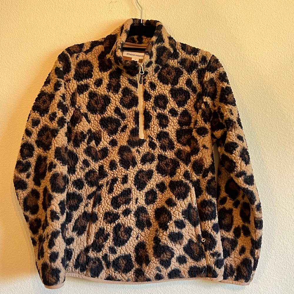 Gently worn leopard pull over fleece